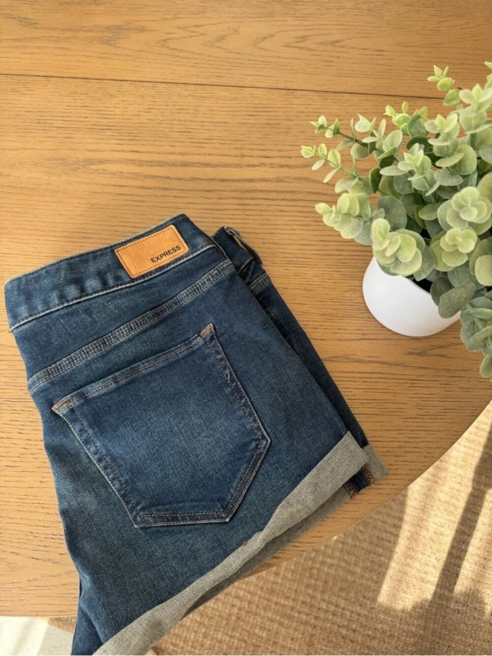 EXPRESS - Low Rise Jean Shorts Size 6 NWT